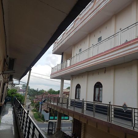 Oyo 91647 Sanina Residence プマタン・シアンタール エクステリア 写真