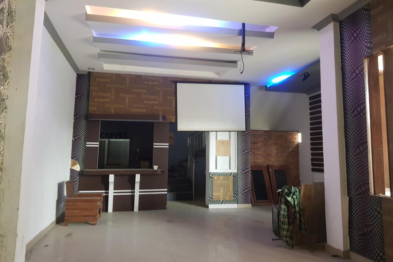 Oyo 91647 Sanina Residence プマタン・シアンタール エクステリア 写真
