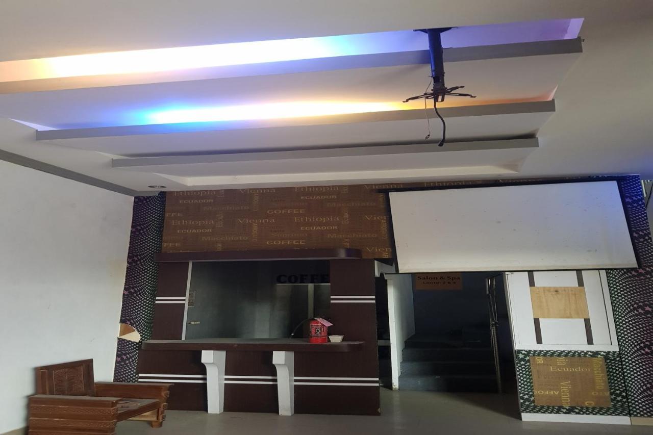 Oyo 91647 Sanina Residence プマタン・シアンタール エクステリア 写真